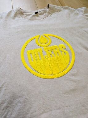 Custom NHL Edmonton Oilers Tee with Yellow Puffy Graphic Logo Women's L